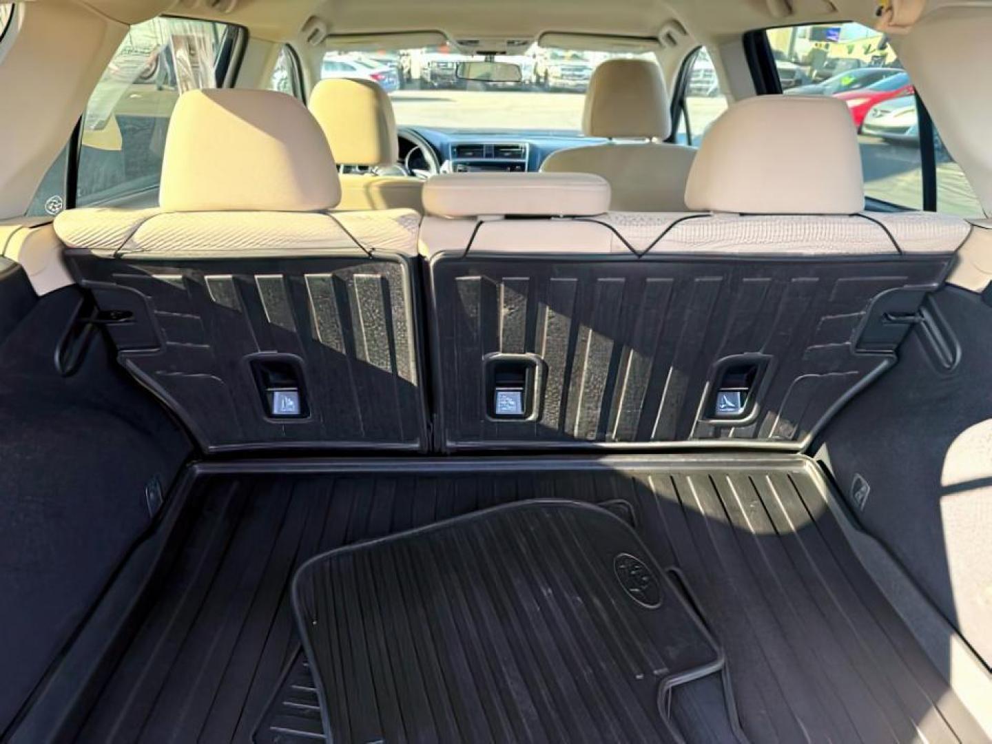 2018 BLUE /Slate Black Subaru Outback (4S4BSACC0J3) with an 25L H-4 DOHC engine, Automatic transmission, located at 1175 N Woodruff Ave, Idaho Falls, ID, 83401, 43.506901, -111.999657 - At Timberline Auto, finding a great deal on your next vehicle is always easy! Our experienced sales staff's goal is to help find you the right vehicle at the right price! Our knowledgeable finance department has options for almost any credit score. We offer extended service contract options to prote - Photo#5