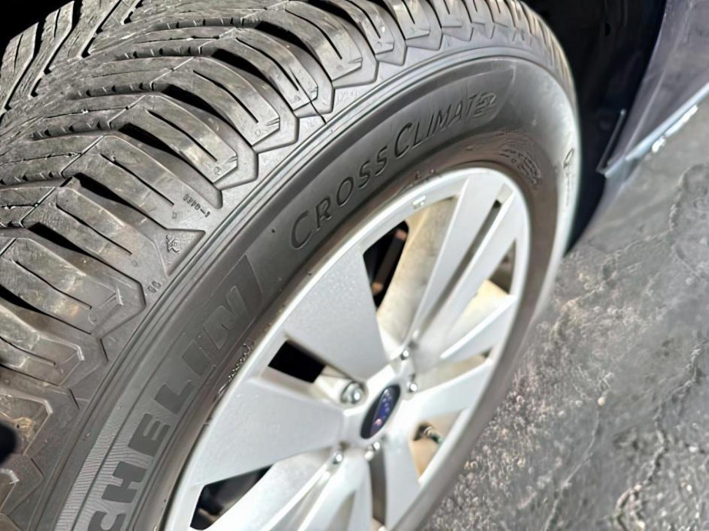 2018 BLUE /Slate Black Subaru Outback (4S4BSACC0J3) with an 25L H-4 DOHC engine, Automatic transmission, located at 1175 N Woodruff Ave, Idaho Falls, ID, 83401, 43.506901, -111.999657 - At Timberline Auto, finding a great deal on your next vehicle is always easy! Our experienced sales staff's goal is to help find you the right vehicle at the right price! Our knowledgeable finance department has options for almost any credit score. We offer extended service contract options to prote - Photo#10