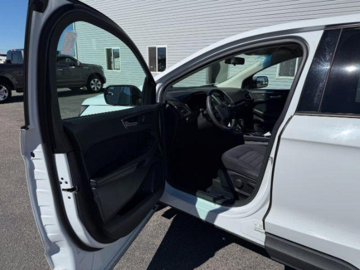 2015 Oxford White /Ebony Ford Edge (2FMTK3G82FB) with an 35L V-6 DOHC engine, Automatic transmission, located at 1175 N Woodruff Ave, Idaho Falls, ID, 83401, 43.506901, -111.999657 - At Timberline Auto, finding a great deal on your next vehicle is always easy! Our experienced sales staff's goal is to help find you the right vehicle at the right price! Our knowledgeable finance department has options for almost any credit score. We offer extended service contract options to prote - Photo#31
