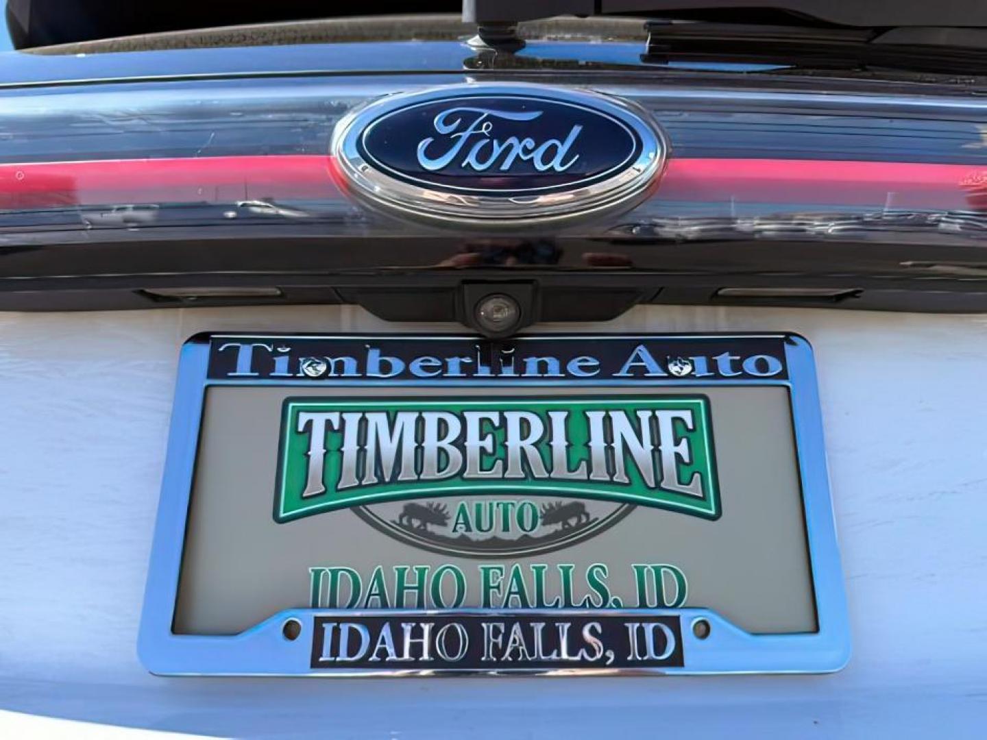 2015 Oxford White /Ebony Ford Edge (2FMTK3G82FB) with an 35L V-6 DOHC engine, Automatic transmission, located at 1175 N Woodruff Ave, Idaho Falls, ID, 83401, 43.506901, -111.999657 - At Timberline Auto, finding a great deal on your next vehicle is always easy! Our experienced sales staff's goal is to help find you the right vehicle at the right price! Our knowledgeable finance department has options for almost any credit score. We offer extended service contract options to prote - Photo#4