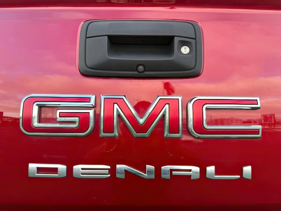 2021 RED /Jet Black GMC Canyon (1GTG6EEN5M1) with an 36L V-6 gasoline direct injection engine, Automatic transmission, located at 1175 N Woodruff Ave, Idaho Falls, ID, 83401, 43.506901, -111.999657 - At Timberline Auto, finding a great deal on your next vehicle is always easy! Our experienced sales staff's goal is to help find you the right vehicle at the right price! Our knowledgeable finance department has options for almost any credit score. We offer extended service contract options to prote - Photo#4