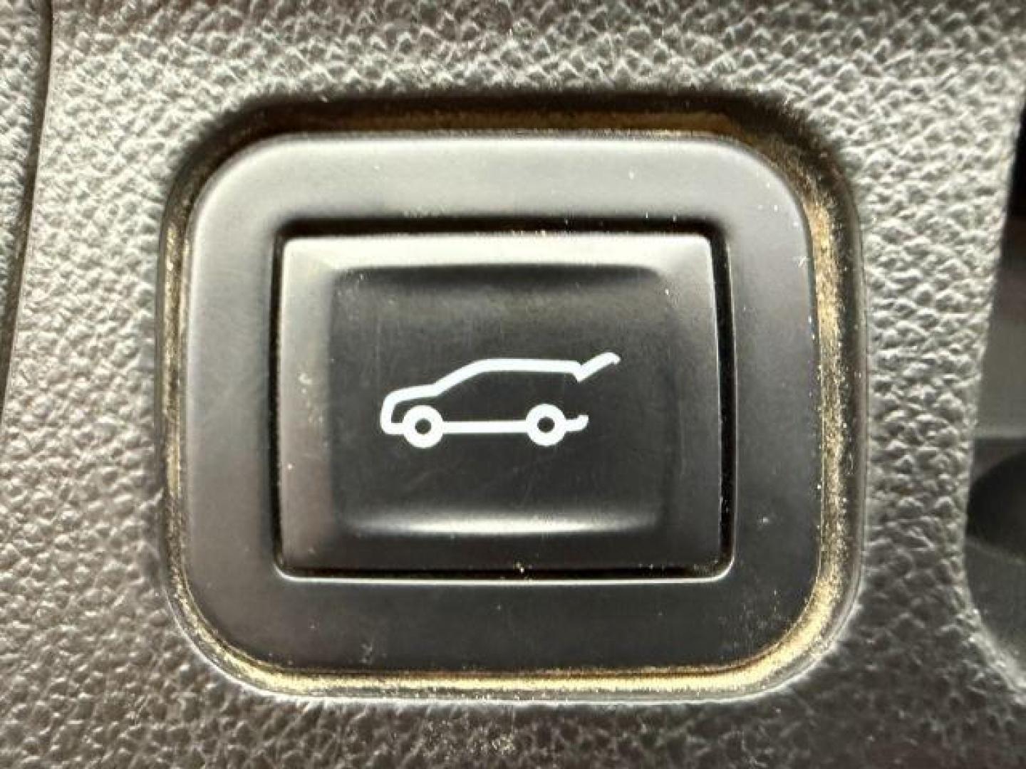 2019 SILVER /Jet Black GMC Acadia (1GKKNSLS0KZ) with an 36L V-6 gasoline direct injection engine, Automatic transmission, located at 1175 N Woodruff Ave, Idaho Falls, ID, 83401, 43.506901, -111.999657 - At Timberline Auto, finding a great deal on your next vehicle is always easy! Our experienced sales staff's goal is to help find you the right vehicle at the right price! Our knowledgeable finance department has options for almost any credit score. We offer extended service contract options to prote - Photo#33