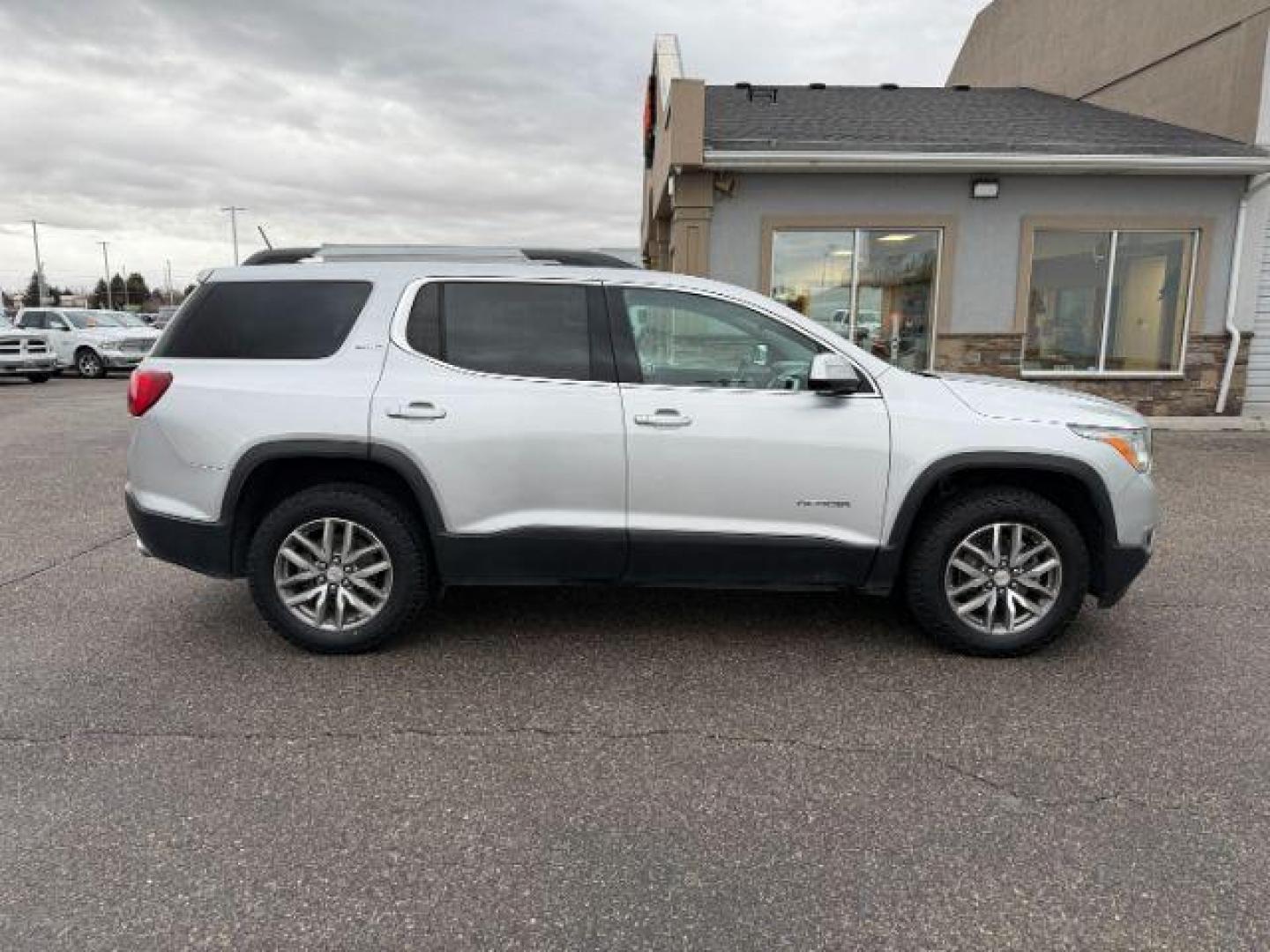 2019 SILVER /Jet Black GMC Acadia (1GKKNSLS0KZ) with an 36L V-6 gasoline direct injection engine, Automatic transmission, located at 1175 N Woodruff Ave, Idaho Falls, ID, 83401, 43.506901, -111.999657 - At Timberline Auto, finding a great deal on your next vehicle is always easy! Our experienced sales staff's goal is to help find you the right vehicle at the right price! Our knowledgeable finance department has options for almost any credit score. We offer extended service contract options to prote - Photo#36