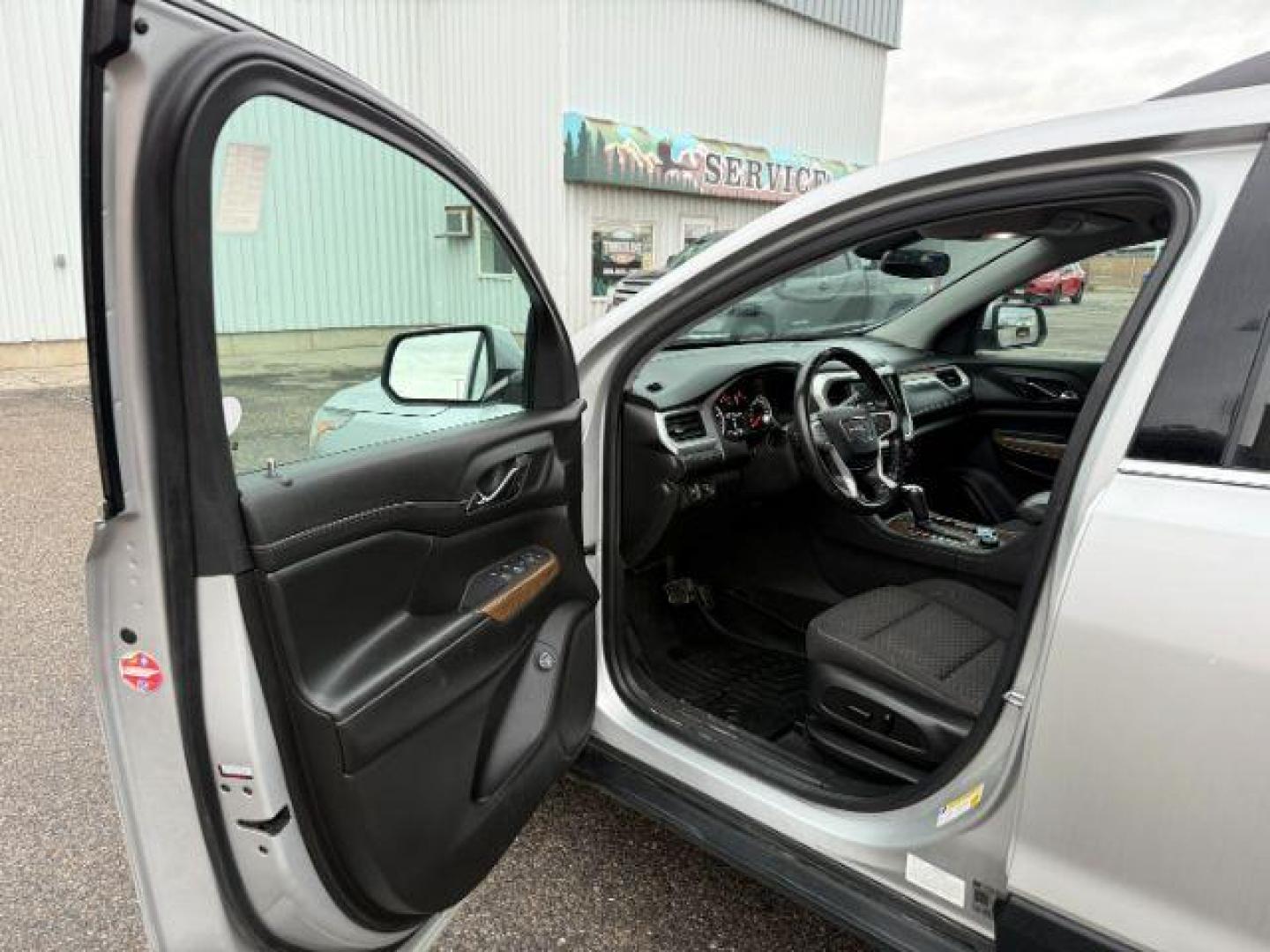 2019 SILVER /Jet Black GMC Acadia (1GKKNSLS0KZ) with an 36L V-6 gasoline direct injection engine, Automatic transmission, located at 1175 N Woodruff Ave, Idaho Falls, ID, 83401, 43.506901, -111.999657 - At Timberline Auto, finding a great deal on your next vehicle is always easy! Our experienced sales staff's goal is to help find you the right vehicle at the right price! Our knowledgeable finance department has options for almost any credit score. We offer extended service contract options to prote - Photo#40