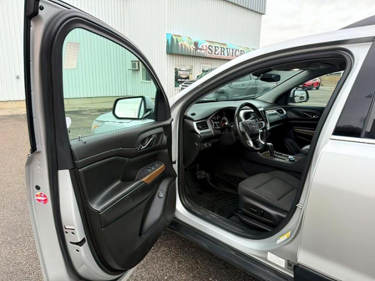 2019 SILVER /Jet Black GMC Acadia (1GKKNSLS0KZ) with an 36L V-6 gasoline direct injection engine, Automatic transmission, located at 1175 N Woodruff Ave, Idaho Falls, ID, 83401, 43.506901, -111.999657 - At Timberline Auto, finding a great deal on your next vehicle is always easy! Our experienced sales staff's goal is to help find you the right vehicle at the right price! Our knowledgeable finance department has options for almost any credit score. We offer extended service contract options to prote - Photo#13