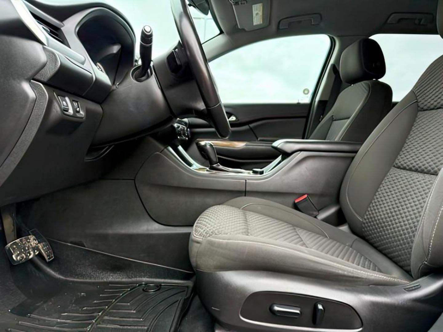 2019 SILVER /Jet Black GMC Acadia (1GKKNSLS0KZ) with an 36L V-6 gasoline direct injection engine, Automatic transmission, located at 1175 N Woodruff Ave, Idaho Falls, ID, 83401, 43.506901, -111.999657 - At Timberline Auto, finding a great deal on your next vehicle is always easy! Our experienced sales staff's goal is to help find you the right vehicle at the right price! Our knowledgeable finance department has options for almost any credit score. We offer extended service contract options to prote - Photo#14