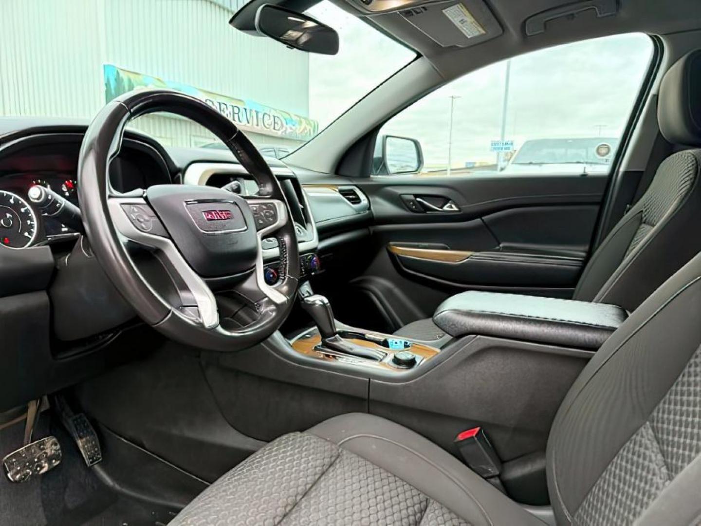 2019 SILVER /Jet Black GMC Acadia (1GKKNSLS0KZ) with an 36L V-6 gasoline direct injection engine, Automatic transmission, located at 1175 N Woodruff Ave, Idaho Falls, ID, 83401, 43.506901, -111.999657 - At Timberline Auto, finding a great deal on your next vehicle is always easy! Our experienced sales staff's goal is to help find you the right vehicle at the right price! Our knowledgeable finance department has options for almost any credit score. We offer extended service contract options to prote - Photo#15