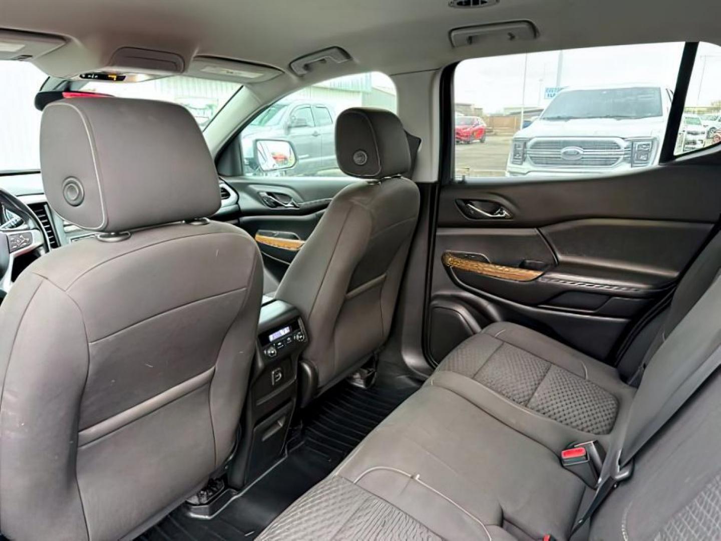 2019 SILVER /Jet Black GMC Acadia (1GKKNSLS0KZ) with an 36L V-6 gasoline direct injection engine, Automatic transmission, located at 1175 N Woodruff Ave, Idaho Falls, ID, 83401, 43.506901, -111.999657 - At Timberline Auto, finding a great deal on your next vehicle is always easy! Our experienced sales staff's goal is to help find you the right vehicle at the right price! Our knowledgeable finance department has options for almost any credit score. We offer extended service contract options to prote - Photo#25