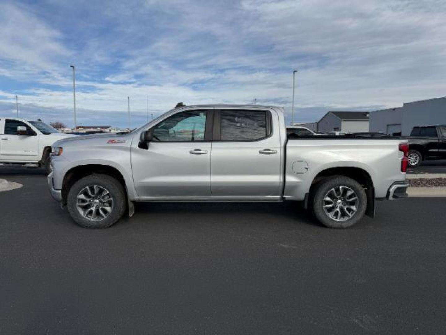 2019 SILVER /Jet Black Chevrolet Silverado 1500 (1GCUYEED1KZ) with an EcoTec3 53L V-8 gasoline direct injection engine, Automatic transmission, located at 1175 N Woodruff Ave, Idaho Falls, ID, 83401, 43.506901, -111.999657 - At Timberline Auto, finding a great deal on your next vehicle is always easy! Our experienced sales staff's goal is to help find you the right vehicle at the right price! Our knowledgeable finance department has options for almost any credit score. We offer extended service contract options to prote - Photo#1