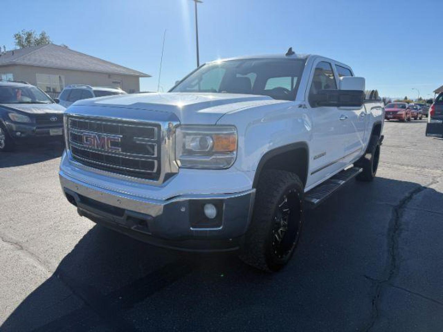 2015 Summit White /Jet Black GMC Sierra 1500 (3GTU2VEC2FG) with an 53 VORTEC engine, Automatic transmission, located at 1175 N Woodruff Ave, Idaho Falls, ID, 83401, 43.506901, -111.999657 - At Timberline Auto, finding a great deal on your next vehicle is always easy! Our experienced sales staff's goal is to help find you the right vehicle at the right price! Our knowledgeable finance department has options for almost any credit score. We offer extended service contract options to prote - Photo#19