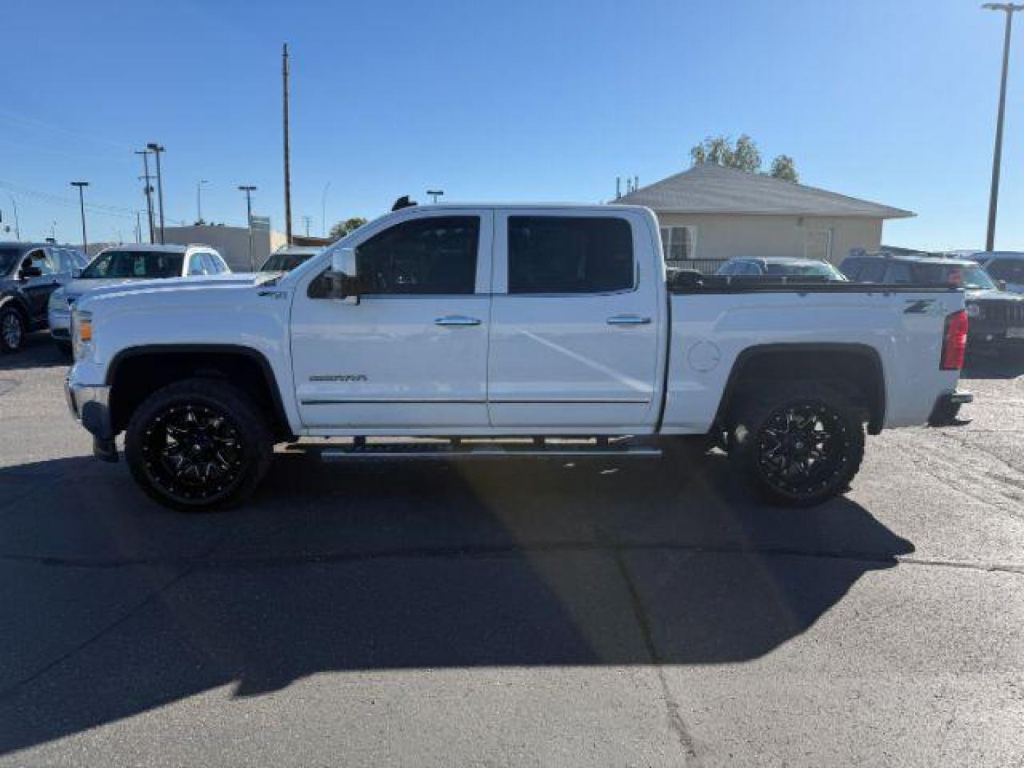 2015 Summit White /Jet Black GMC Sierra 1500 (3GTU2VEC2FG) with an 53 VORTEC engine, Automatic transmission, located at 1175 N Woodruff Ave, Idaho Falls, ID, 83401, 43.506901, -111.999657 - At Timberline Auto, finding a great deal on your next vehicle is always easy! Our experienced sales staff's goal is to help find you the right vehicle at the right price! Our knowledgeable finance department has options for almost any credit score. We offer extended service contract options to prote - Photo#20
