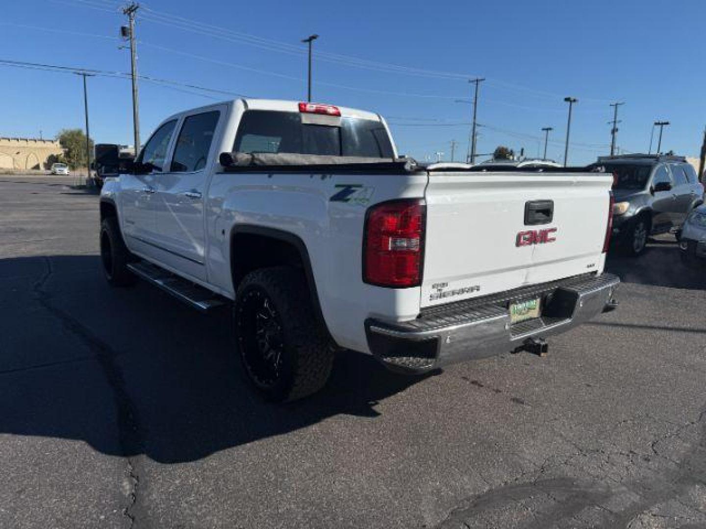 2015 Summit White /Jet Black GMC Sierra 1500 (3GTU2VEC2FG) with an 53 VORTEC engine, Automatic transmission, located at 1175 N Woodruff Ave, Idaho Falls, ID, 83401, 43.506901, -111.999657 - At Timberline Auto, finding a great deal on your next vehicle is always easy! Our experienced sales staff's goal is to help find you the right vehicle at the right price! Our knowledgeable finance department has options for almost any credit score. We offer extended service contract options to prote - Photo#21