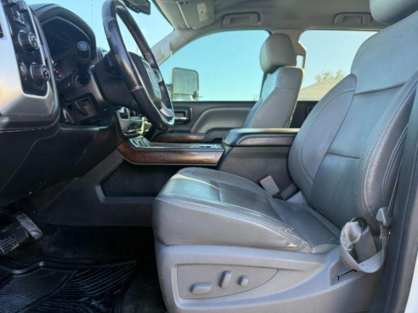 2015 Summit White /Jet Black GMC Sierra 1500 (3GTU2VEC2FG) with an 53 VORTEC engine, Automatic transmission, located at 1175 N Woodruff Ave, Idaho Falls, ID, 83401, 43.506901, -111.999657 - At Timberline Auto, finding a great deal on your next vehicle is always easy! Our experienced sales staff's goal is to help find you the right vehicle at the right price! Our knowledgeable finance department has options for almost any credit score. We offer extended service contract options to prote - Photo#29