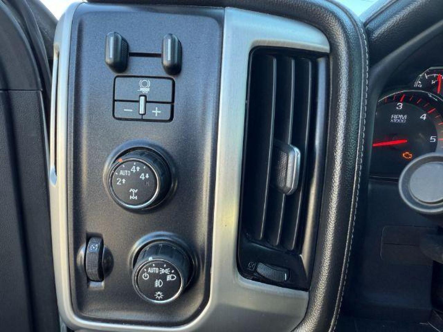 2015 Summit White /Jet Black GMC Sierra 1500 (3GTU2VEC2FG) with an 53 VORTEC engine, Automatic transmission, located at 1175 N Woodruff Ave, Idaho Falls, ID, 83401, 43.506901, -111.999657 - At Timberline Auto, finding a great deal on your next vehicle is always easy! Our experienced sales staff's goal is to help find you the right vehicle at the right price! Our knowledgeable finance department has options for almost any credit score. We offer extended service contract options to prote - Photo#34