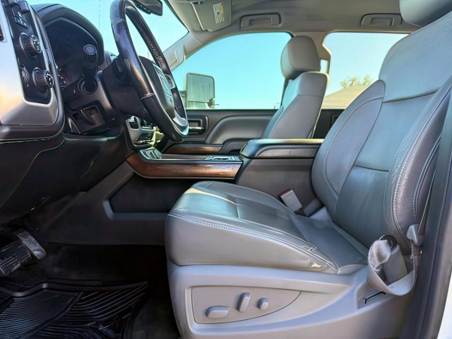 2015 Summit White /Jet Black GMC Sierra 1500 (3GTU2VEC2FG) with an 53 VORTEC engine, Automatic transmission, located at 1175 N Woodruff Ave, Idaho Falls, ID, 83401, 43.506901, -111.999657 - At Timberline Auto, finding a great deal on your next vehicle is always easy! Our experienced sales staff's goal is to help find you the right vehicle at the right price! Our knowledgeable finance department has options for almost any credit score. We offer extended service contract options to prote - Photo#10