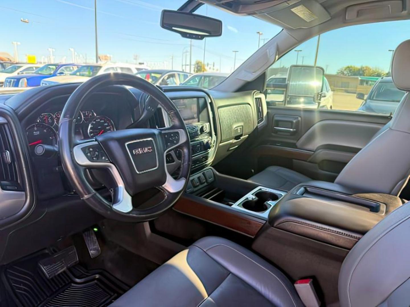 2015 Summit White /Jet Black GMC Sierra 1500 (3GTU2VEC2FG) with an 53 VORTEC engine, Automatic transmission, located at 1175 N Woodruff Ave, Idaho Falls, ID, 83401, 43.506901, -111.999657 - At Timberline Auto, finding a great deal on your next vehicle is always easy! Our experienced sales staff's goal is to help find you the right vehicle at the right price! Our knowledgeable finance department has options for almost any credit score. We offer extended service contract options to prote - Photo#11