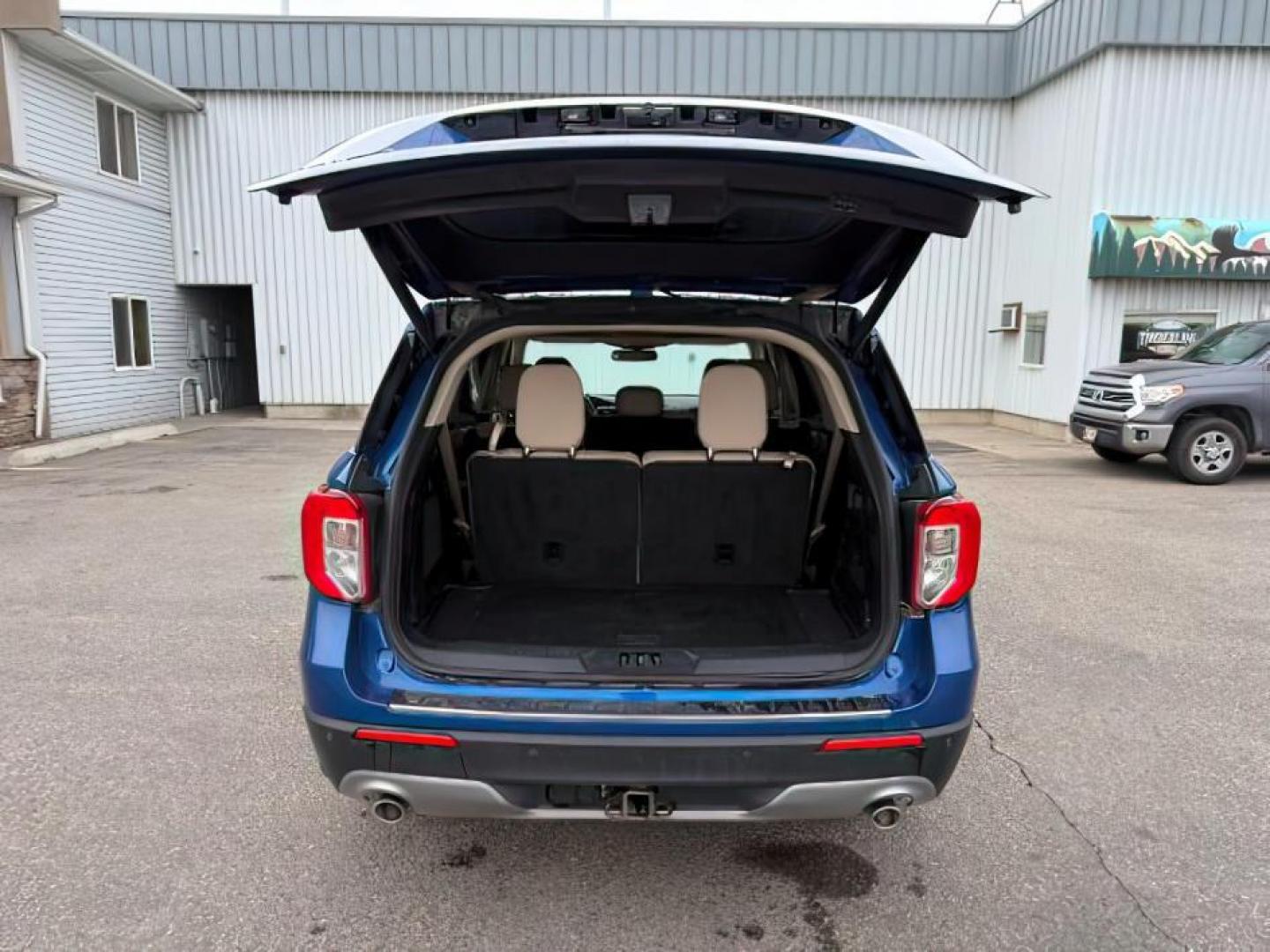 2020 BLUE /Sandstone Ford Explorer (1FMSK8FH2LG) with an EcoBoost 23L I-4 gasoline direct injection engine, Automatic transmission, located at 1175 N Woodruff Ave, Idaho Falls, ID, 83401, 43.506901, -111.999657 - At Timberline Auto, finding a great deal on your next vehicle is always easy! Our experienced sales staff's goal is to help find you the right vehicle at the right price! Our knowledgeable finance department has options for almost any credit score. We offer extended service contract options to prote - Photo#5