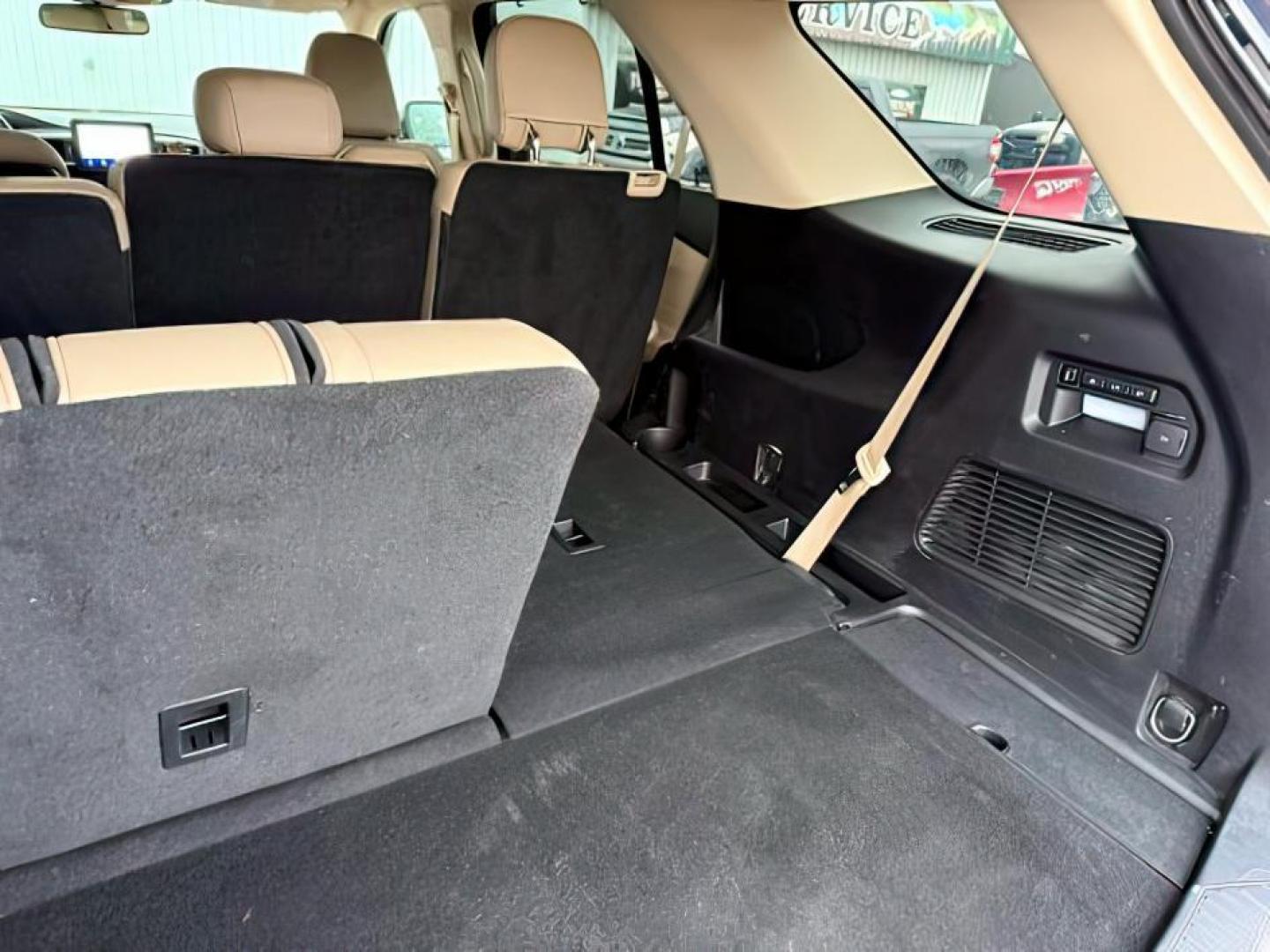 2020 BLUE /Sandstone Ford Explorer (1FMSK8FH2LG) with an EcoBoost 23L I-4 gasoline direct injection engine, Automatic transmission, located at 1175 N Woodruff Ave, Idaho Falls, ID, 83401, 43.506901, -111.999657 - At Timberline Auto, finding a great deal on your next vehicle is always easy! Our experienced sales staff's goal is to help find you the right vehicle at the right price! Our knowledgeable finance department has options for almost any credit score. We offer extended service contract options to prote - Photo#8