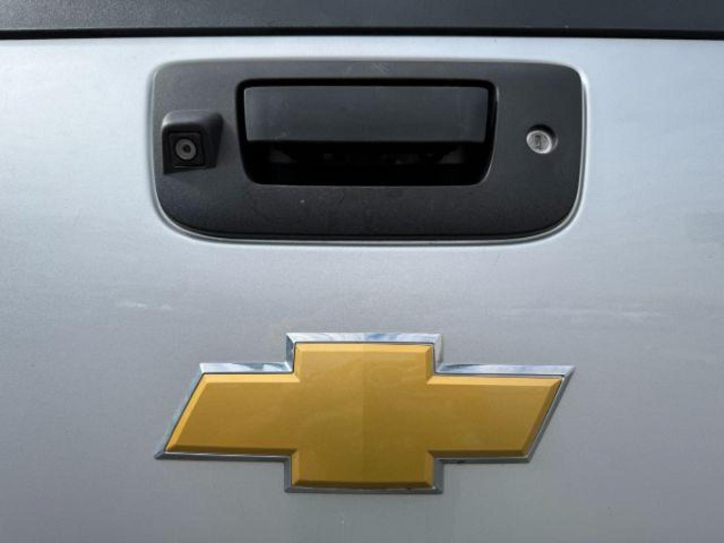 2013 SILVER /Ebony Chevrolet Silverado 2500HD (1GC1KYEG5DF) with an Vortec 6L V-8 variable valve control engine, Automatic transmission, located at 1175 N Woodruff Ave, Idaho Falls, ID, 83401, 43.506901, -111.999657 - At Timberline Auto, finding a great deal on your next vehicle is always easy! Our experienced sales staff's goal is to help find you the right vehicle at the right price! Our knowledgeable finance department has options for almost any credit score. We offer extended service contract options to prote - Photo#4