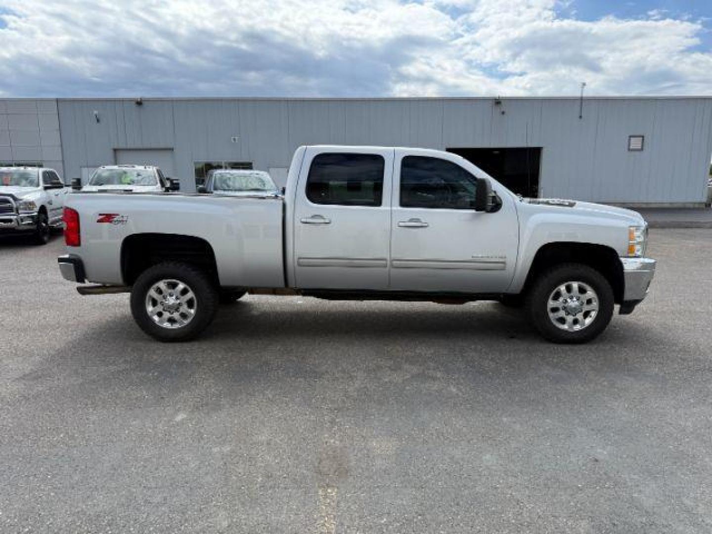 2013 SILVER /Ebony Chevrolet Silverado 2500HD (1GC1KYEG5DF) with an Vortec 6L V-8 variable valve control engine, Automatic transmission, located at 1175 N Woodruff Ave, Idaho Falls, ID, 83401, 43.506901, -111.999657 - At Timberline Auto, finding a great deal on your next vehicle is always easy! Our experienced sales staff's goal is to help find you the right vehicle at the right price! Our knowledgeable finance department has options for almost any credit score. We offer extended service contract options to prote - Photo#7
