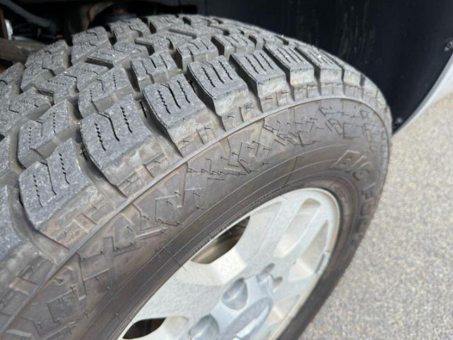 2013 SILVER /Ebony Chevrolet Silverado 2500HD (1GC1KYEG5DF) with an Vortec 6L V-8 variable valve control engine, Automatic transmission, located at 1175 N Woodruff Ave, Idaho Falls, ID, 83401, 43.506901, -111.999657 - At Timberline Auto, finding a great deal on your next vehicle is always easy! Our experienced sales staff's goal is to help find you the right vehicle at the right price! Our knowledgeable finance department has options for almost any credit score. We offer extended service contract options to prote - Photo#10