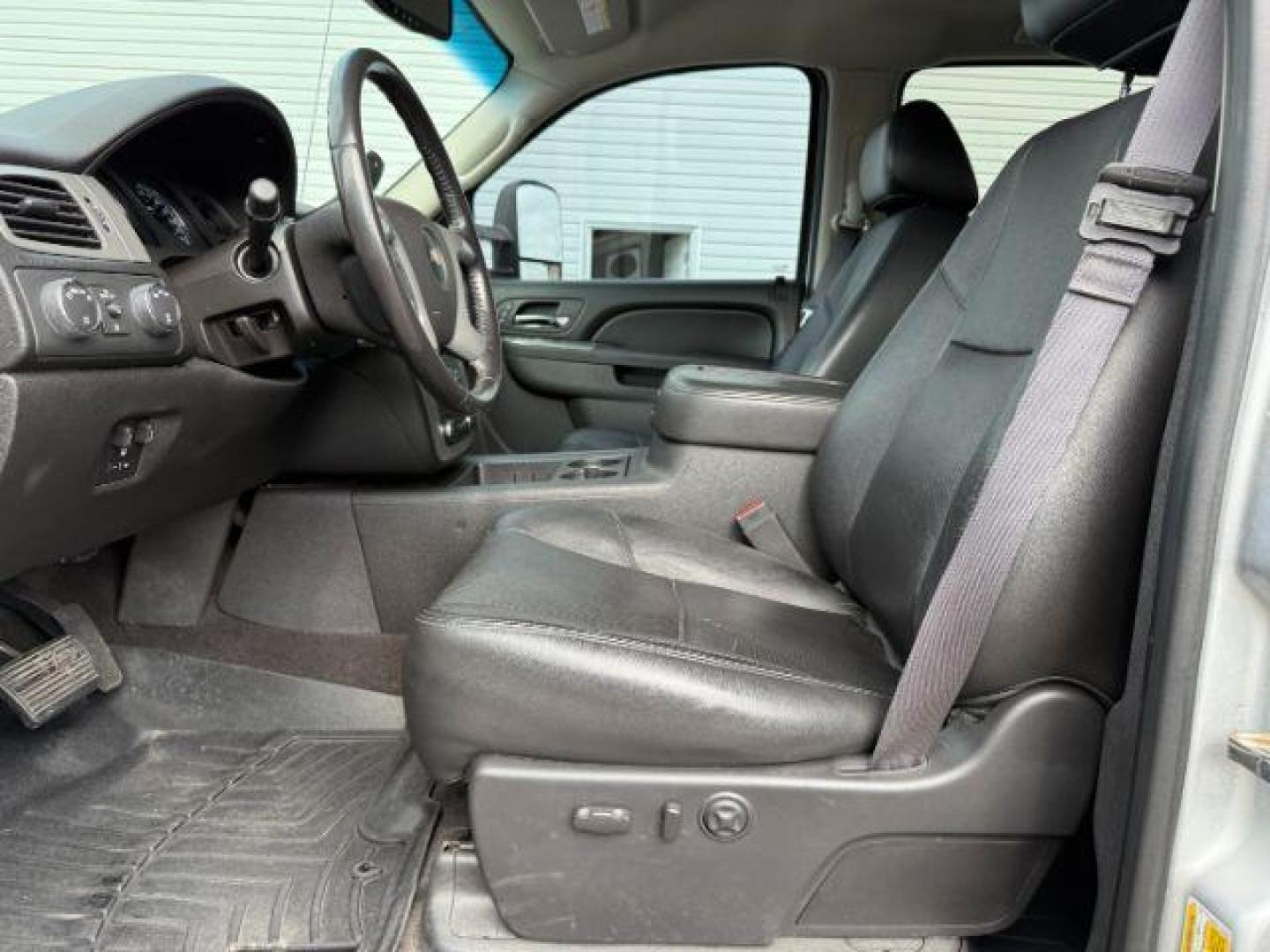 2013 SILVER /Ebony Chevrolet Silverado 2500HD (1GC1KYEG5DF) with an Vortec 6L V-8 variable valve control engine, Automatic transmission, located at 1175 N Woodruff Ave, Idaho Falls, ID, 83401, 43.506901, -111.999657 - At Timberline Auto, finding a great deal on your next vehicle is always easy! Our experienced sales staff's goal is to help find you the right vehicle at the right price! Our knowledgeable finance department has options for almost any credit score. We offer extended service contract options to prote - Photo#12