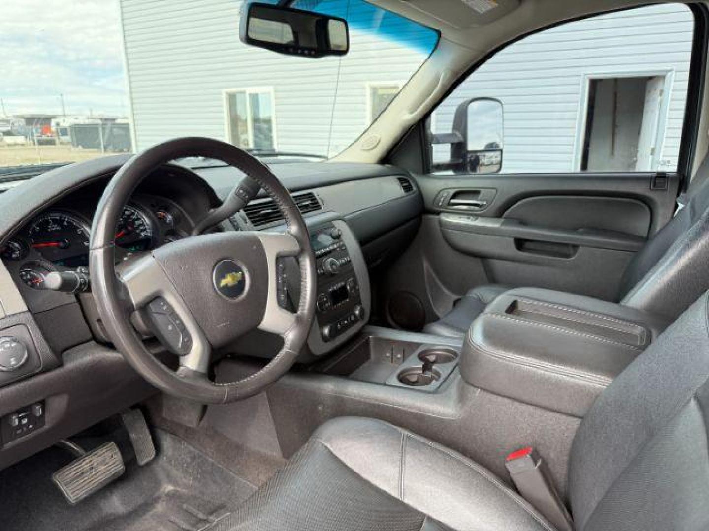 2013 SILVER /Ebony Chevrolet Silverado 2500HD (1GC1KYEG5DF) with an Vortec 6L V-8 variable valve control engine, Automatic transmission, located at 1175 N Woodruff Ave, Idaho Falls, ID, 83401, 43.506901, -111.999657 - At Timberline Auto, finding a great deal on your next vehicle is always easy! Our experienced sales staff's goal is to help find you the right vehicle at the right price! Our knowledgeable finance department has options for almost any credit score. We offer extended service contract options to prote - Photo#13