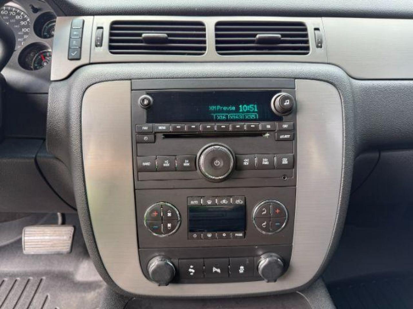 2013 SILVER /Ebony Chevrolet Silverado 2500HD (1GC1KYEG5DF) with an Vortec 6L V-8 variable valve control engine, Automatic transmission, located at 1175 N Woodruff Ave, Idaho Falls, ID, 83401, 43.506901, -111.999657 - At Timberline Auto, finding a great deal on your next vehicle is always easy! Our experienced sales staff's goal is to help find you the right vehicle at the right price! Our knowledgeable finance department has options for almost any credit score. We offer extended service contract options to prote - Photo#15