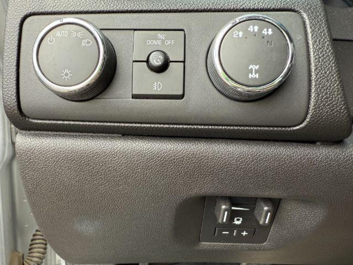 2013 SILVER /Ebony Chevrolet Silverado 2500HD (1GC1KYEG5DF) with an Vortec 6L V-8 variable valve control engine, Automatic transmission, located at 1175 N Woodruff Ave, Idaho Falls, ID, 83401, 43.506901, -111.999657 - At Timberline Auto, finding a great deal on your next vehicle is always easy! Our experienced sales staff's goal is to help find you the right vehicle at the right price! Our knowledgeable finance department has options for almost any credit score. We offer extended service contract options to prote - Photo#17