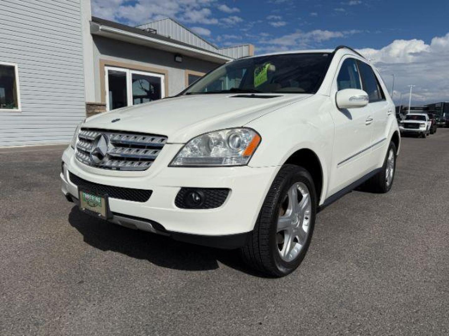 2008 WHITE /TAN Mercedes-Benz ML350 (4JGBB86E38A) with an 35L V6 engine, Automatic transmission, located at 1175 N Woodruff Ave, Idaho Falls, ID, 83401, 43.506901, -111.999657 - At Timberline Auto, finding a great deal on your next vehicle is always easy! Our experienced sales staff's goal is to help find you the right vehicle at the right price! Our knowledgeable finance department has options for almost any credit score. We offer extended service contract options to prote - Photo#0