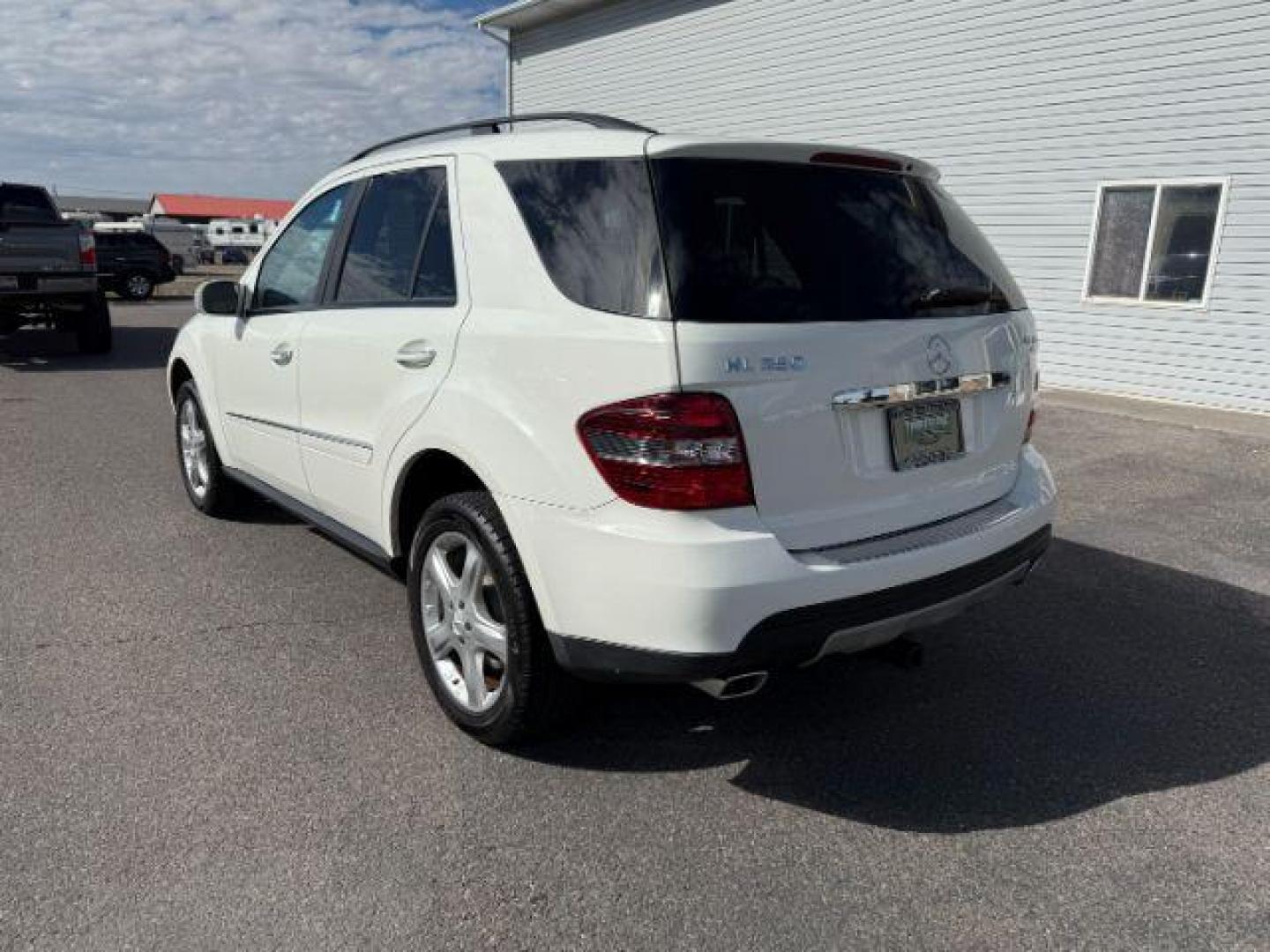 2008 WHITE /TAN Mercedes-Benz ML350 (4JGBB86E38A) with an 35L V6 engine, Automatic transmission, located at 1175 N Woodruff Ave, Idaho Falls, ID, 83401, 43.506901, -111.999657 - At Timberline Auto, finding a great deal on your next vehicle is always easy! Our experienced sales staff's goal is to help find you the right vehicle at the right price! Our knowledgeable finance department has options for almost any credit score. We offer extended service contract options to prote - Photo#2