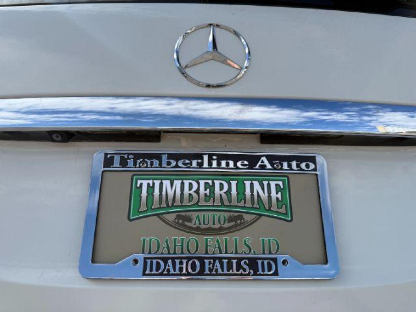 2008 WHITE /TAN Mercedes-Benz ML350 (4JGBB86E38A) with an 35L V6 engine, Automatic transmission, located at 1175 N Woodruff Ave, Idaho Falls, ID, 83401, 43.506901, -111.999657 - At Timberline Auto, finding a great deal on your next vehicle is always easy! Our experienced sales staff's goal is to help find you the right vehicle at the right price! Our knowledgeable finance department has options for almost any credit score. We offer extended service contract options to prote - Photo#4