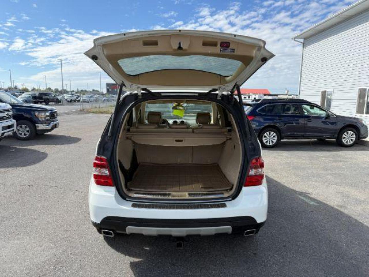 2008 WHITE /TAN Mercedes-Benz ML350 (4JGBB86E38A) with an 35L V6 engine, Automatic transmission, located at 1175 N Woodruff Ave, Idaho Falls, ID, 83401, 43.506901, -111.999657 - At Timberline Auto, finding a great deal on your next vehicle is always easy! Our experienced sales staff's goal is to help find you the right vehicle at the right price! Our knowledgeable finance department has options for almost any credit score. We offer extended service contract options to prote - Photo#5