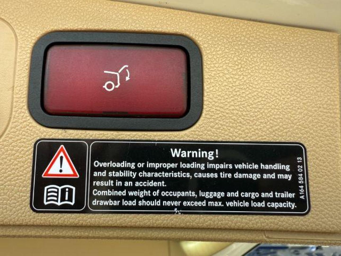 2008 WHITE /TAN Mercedes-Benz ML350 (4JGBB86E38A) with an 35L V6 engine, Automatic transmission, located at 1175 N Woodruff Ave, Idaho Falls, ID, 83401, 43.506901, -111.999657 - At Timberline Auto, finding a great deal on your next vehicle is always easy! Our experienced sales staff's goal is to help find you the right vehicle at the right price! Our knowledgeable finance department has options for almost any credit score. We offer extended service contract options to prote - Photo#6