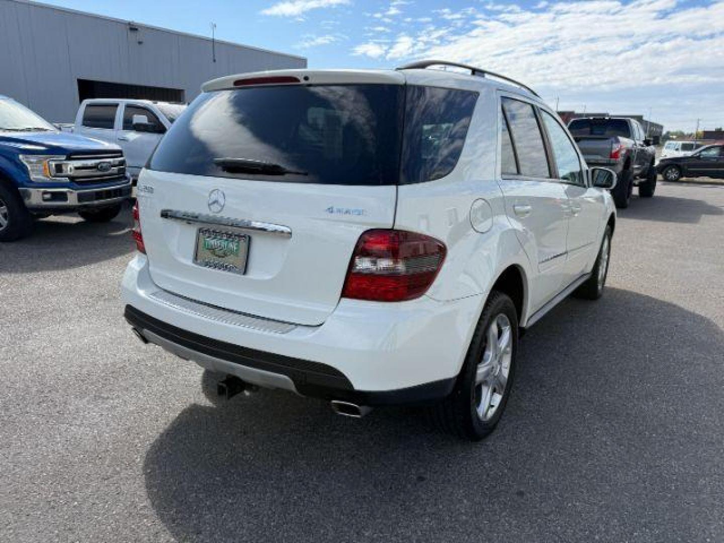 2008 WHITE /TAN Mercedes-Benz ML350 (4JGBB86E38A) with an 35L V6 engine, Automatic transmission, located at 1175 N Woodruff Ave, Idaho Falls, ID, 83401, 43.506901, -111.999657 - At Timberline Auto, finding a great deal on your next vehicle is always easy! Our experienced sales staff's goal is to help find you the right vehicle at the right price! Our knowledgeable finance department has options for almost any credit score. We offer extended service contract options to prote - Photo#7