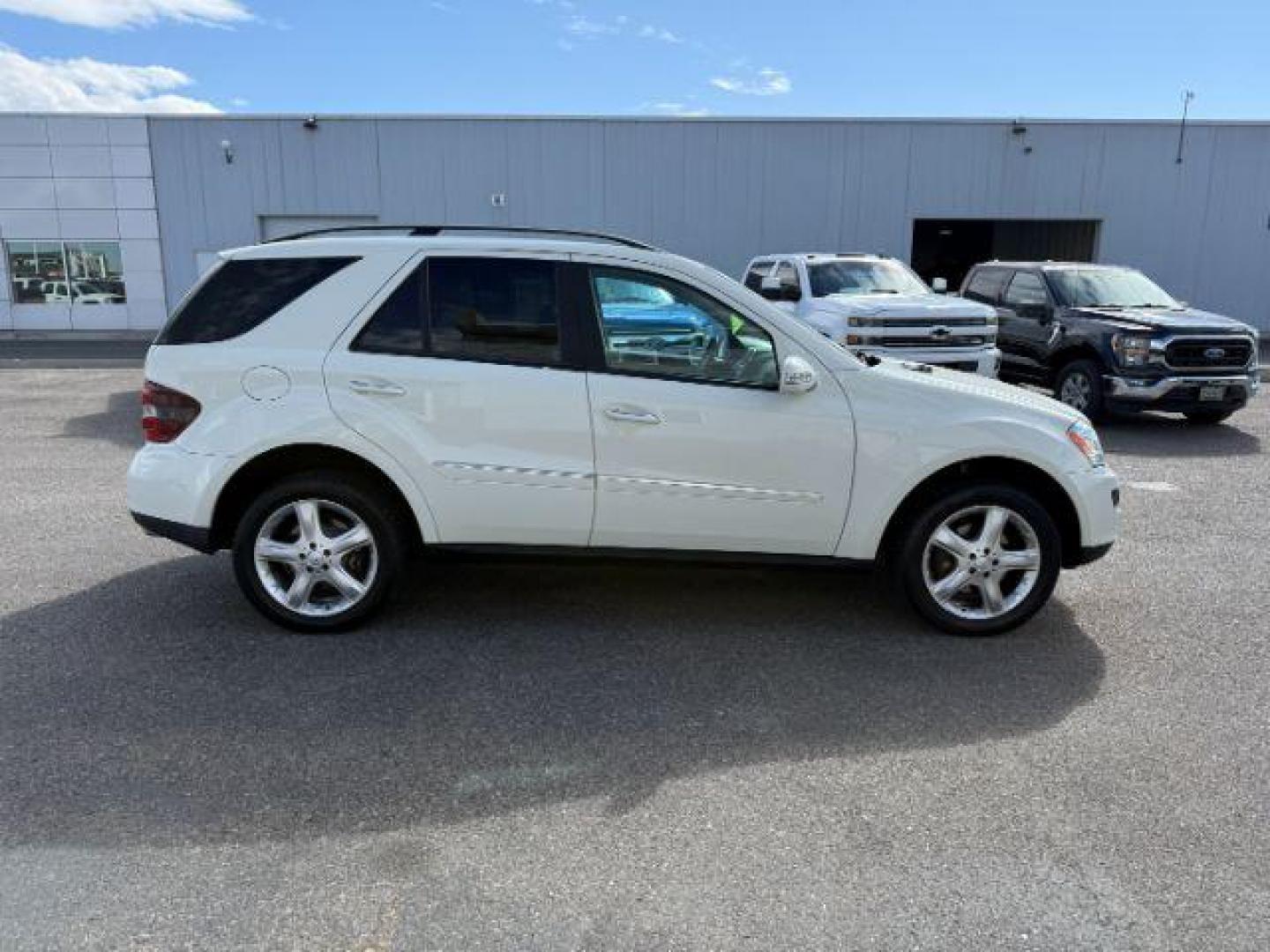 2008 WHITE /TAN Mercedes-Benz ML350 (4JGBB86E38A) with an 35L V6 engine, Automatic transmission, located at 1175 N Woodruff Ave, Idaho Falls, ID, 83401, 43.506901, -111.999657 - At Timberline Auto, finding a great deal on your next vehicle is always easy! Our experienced sales staff's goal is to help find you the right vehicle at the right price! Our knowledgeable finance department has options for almost any credit score. We offer extended service contract options to prote - Photo#8