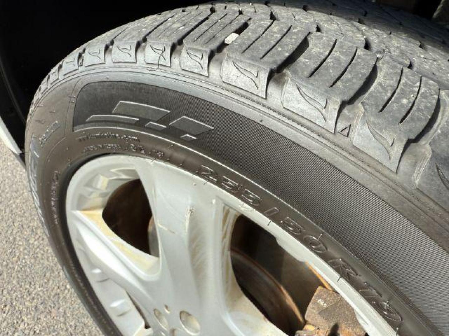 2008 WHITE /TAN Mercedes-Benz ML350 (4JGBB86E38A) with an 35L V6 engine, Automatic transmission, located at 1175 N Woodruff Ave, Idaho Falls, ID, 83401, 43.506901, -111.999657 - At Timberline Auto, finding a great deal on your next vehicle is always easy! Our experienced sales staff's goal is to help find you the right vehicle at the right price! Our knowledgeable finance department has options for almost any credit score. We offer extended service contract options to prote - Photo#11