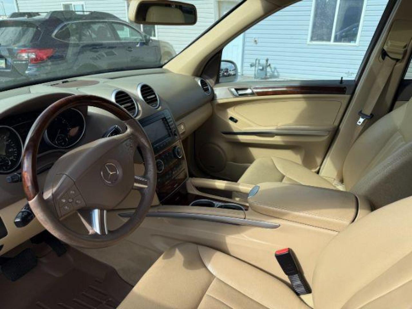 2008 WHITE /TAN Mercedes-Benz ML350 (4JGBB86E38A) with an 35L V6 engine, Automatic transmission, located at 1175 N Woodruff Ave, Idaho Falls, ID, 83401, 43.506901, -111.999657 - At Timberline Auto, finding a great deal on your next vehicle is always easy! Our experienced sales staff's goal is to help find you the right vehicle at the right price! Our knowledgeable finance department has options for almost any credit score. We offer extended service contract options to prote - Photo#14