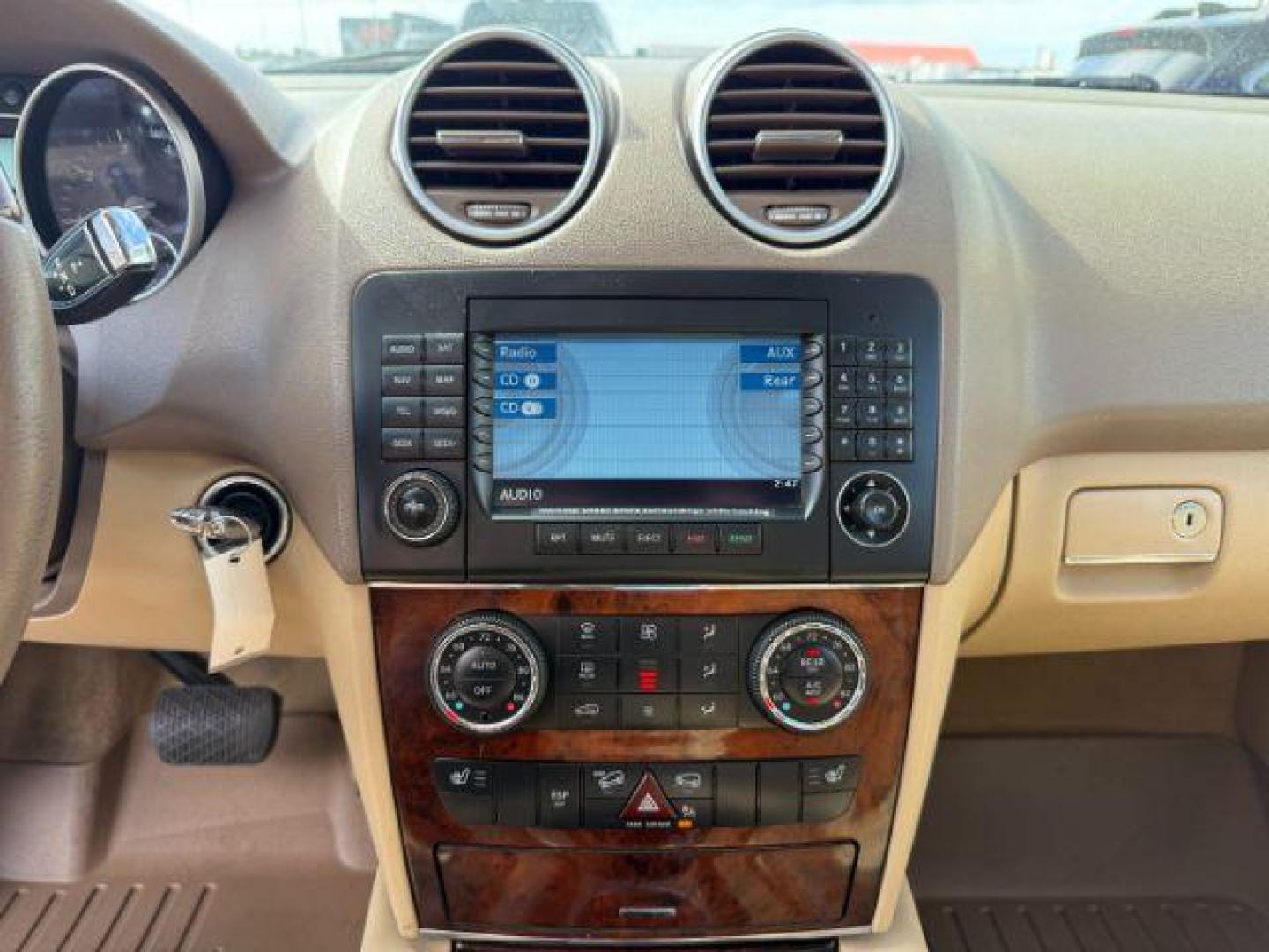 2008 WHITE /TAN Mercedes-Benz ML350 (4JGBB86E38A) with an 35L V6 engine, Automatic transmission, located at 1175 N Woodruff Ave, Idaho Falls, ID, 83401, 43.506901, -111.999657 - At Timberline Auto, finding a great deal on your next vehicle is always easy! Our experienced sales staff's goal is to help find you the right vehicle at the right price! Our knowledgeable finance department has options for almost any credit score. We offer extended service contract options to prote - Photo#16