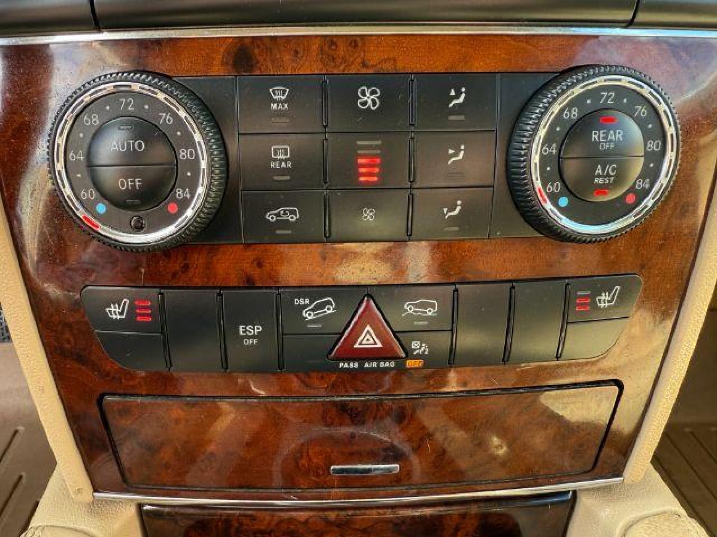 2008 WHITE /TAN Mercedes-Benz ML350 (4JGBB86E38A) with an 35L V6 engine, Automatic transmission, located at 1175 N Woodruff Ave, Idaho Falls, ID, 83401, 43.506901, -111.999657 - At Timberline Auto, finding a great deal on your next vehicle is always easy! Our experienced sales staff's goal is to help find you the right vehicle at the right price! Our knowledgeable finance department has options for almost any credit score. We offer extended service contract options to prote - Photo#18