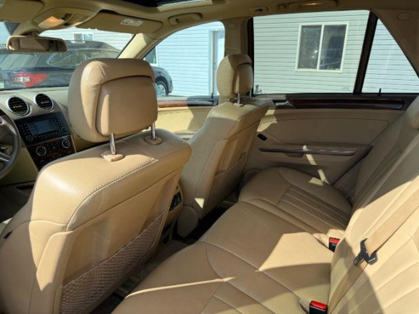 2008 WHITE /TAN Mercedes-Benz ML350 (4JGBB86E38A) with an 35L V6 engine, Automatic transmission, located at 1175 N Woodruff Ave, Idaho Falls, ID, 83401, 43.506901, -111.999657 - At Timberline Auto, finding a great deal on your next vehicle is always easy! Our experienced sales staff's goal is to help find you the right vehicle at the right price! Our knowledgeable finance department has options for almost any credit score. We offer extended service contract options to prote - Photo#23