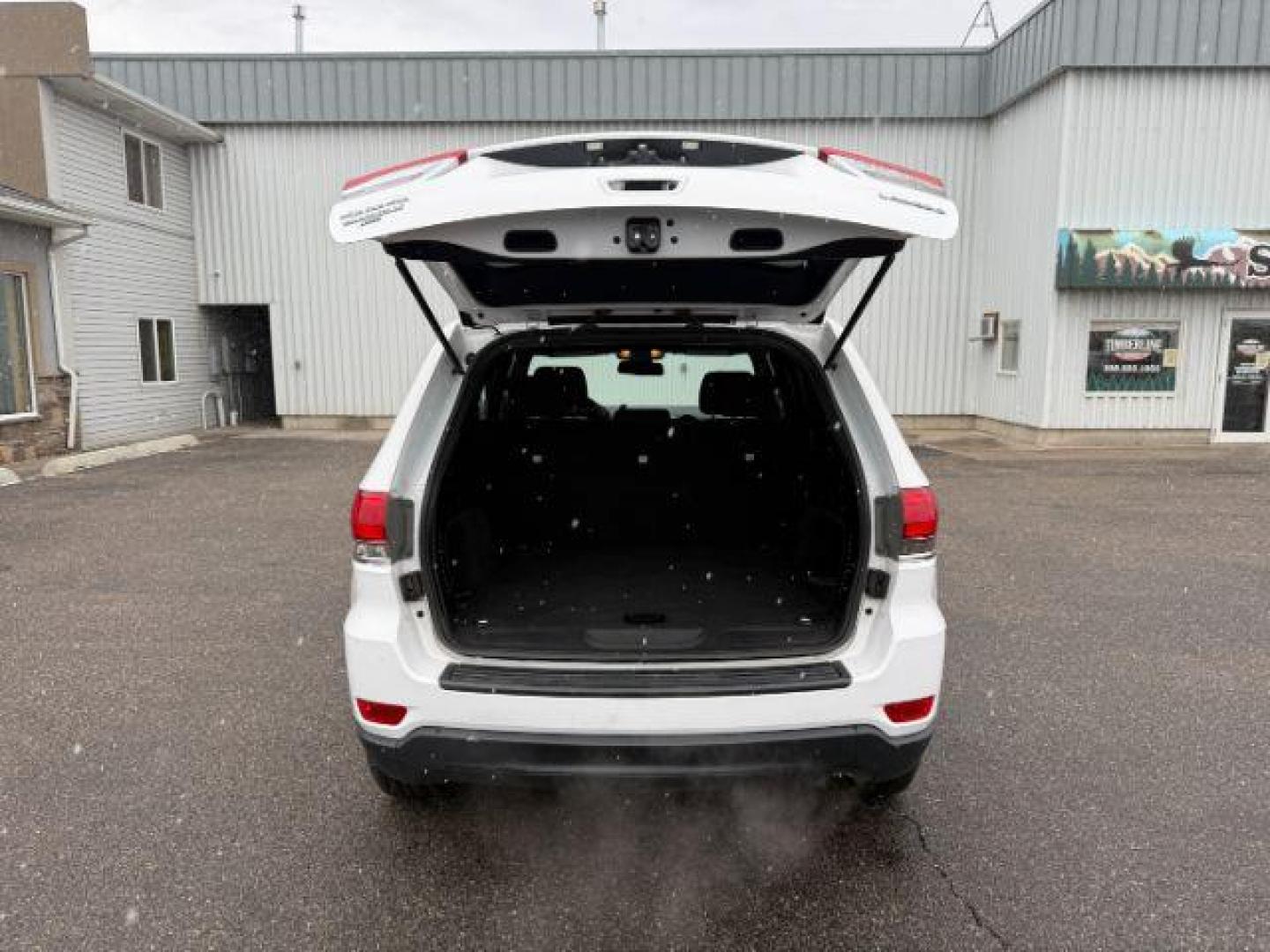 2016 Bright White Clearcoat /Black Jeep Grand Cherokee (1C4RJFAG8GC) with an Pentastar 36L V-6 DOHC engine, Automatic transmission, located at 1175 N Woodruff Ave, Idaho Falls, ID, 83401, 43.506901, -111.999657 - At Timberline Auto, finding a great deal on your next vehicle is always easy! Our experienced sales staff's goal is to help find you the right vehicle at the right price! Our knowledgeable finance department has options for almost any credit score. We offer extended service contract options to prote - Photo#25