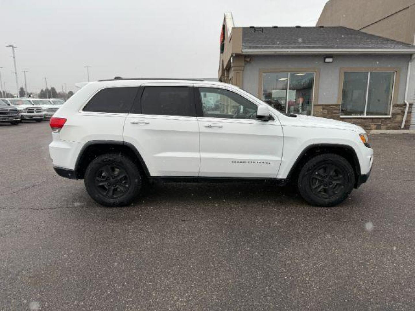 2016 Bright White Clearcoat /Black Jeep Grand Cherokee (1C4RJFAG8GC) with an Pentastar 36L V-6 DOHC engine, Automatic transmission, located at 1175 N Woodruff Ave, Idaho Falls, ID, 83401, 43.506901, -111.999657 - At Timberline Auto, finding a great deal on your next vehicle is always easy! Our experienced sales staff's goal is to help find you the right vehicle at the right price! Our knowledgeable finance department has options for almost any credit score. We offer extended service contract options to prote - Photo#28