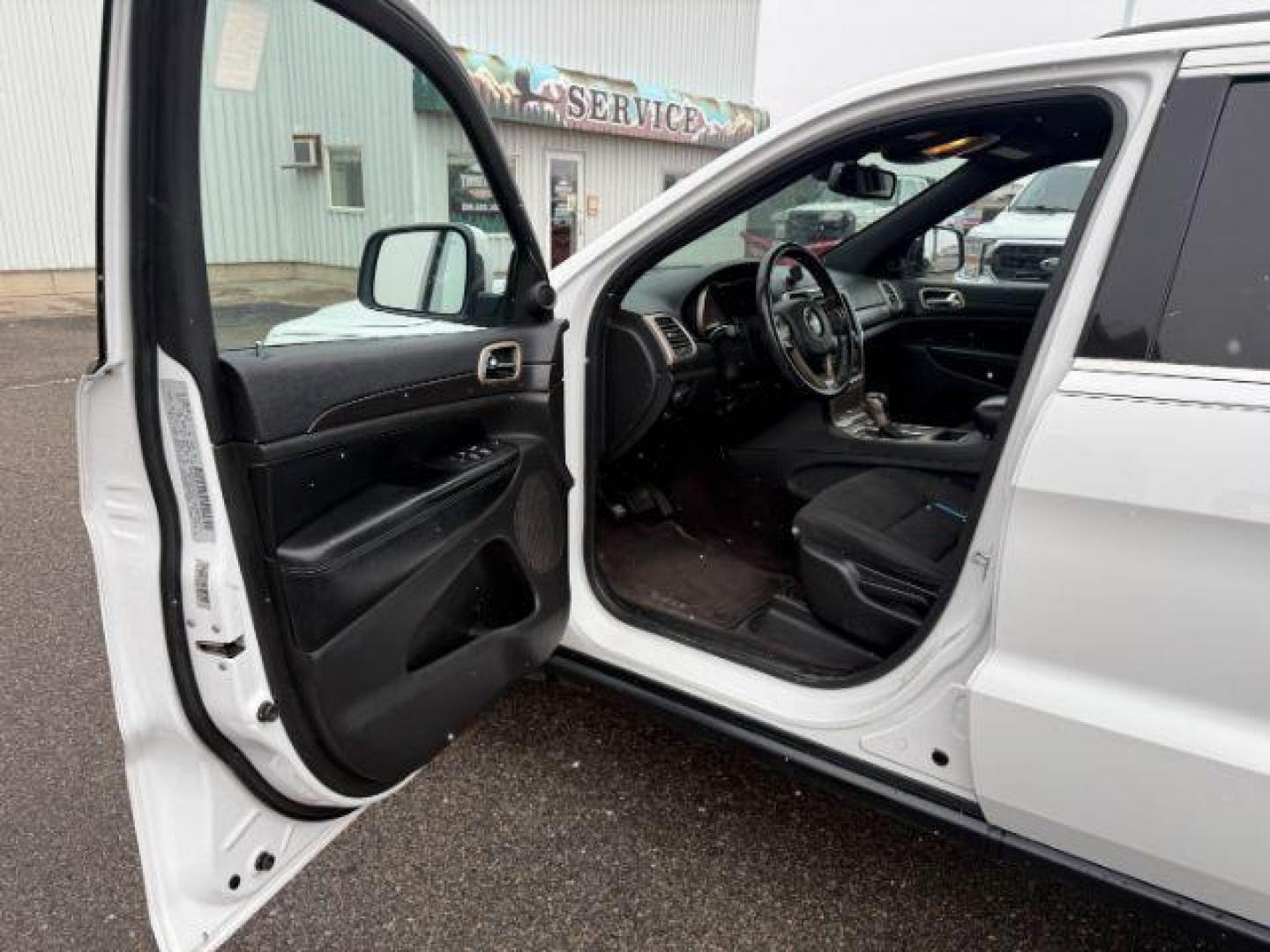 2016 Bright White Clearcoat /Black Jeep Grand Cherokee (1C4RJFAG8GC) with an Pentastar 36L V-6 DOHC engine, Automatic transmission, located at 1175 N Woodruff Ave, Idaho Falls, ID, 83401, 43.506901, -111.999657 - At Timberline Auto, finding a great deal on your next vehicle is always easy! Our experienced sales staff's goal is to help find you the right vehicle at the right price! Our knowledgeable finance department has options for almost any credit score. We offer extended service contract options to prote - Photo#32