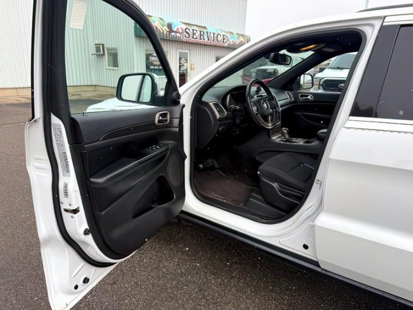 2016 Bright White Clearcoat /Black Jeep Grand Cherokee (1C4RJFAG8GC) with an Pentastar 36L V-6 DOHC engine, Automatic transmission, located at 1175 N Woodruff Ave, Idaho Falls, ID, 83401, 43.506901, -111.999657 - At Timberline Auto, finding a great deal on your next vehicle is always easy! Our experienced sales staff's goal is to help find you the right vehicle at the right price! Our knowledgeable finance department has options for almost any credit score. We offer extended service contract options to prote - Photo#11
