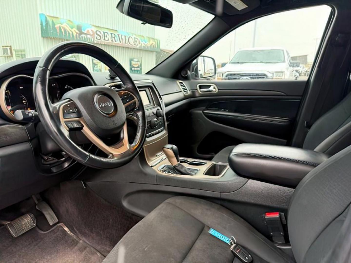 2016 Bright White Clearcoat /Black Jeep Grand Cherokee (1C4RJFAG8GC) with an Pentastar 36L V-6 DOHC engine, Automatic transmission, located at 1175 N Woodruff Ave, Idaho Falls, ID, 83401, 43.506901, -111.999657 - At Timberline Auto, finding a great deal on your next vehicle is always easy! Our experienced sales staff's goal is to help find you the right vehicle at the right price! Our knowledgeable finance department has options for almost any credit score. We offer extended service contract options to prote - Photo#13