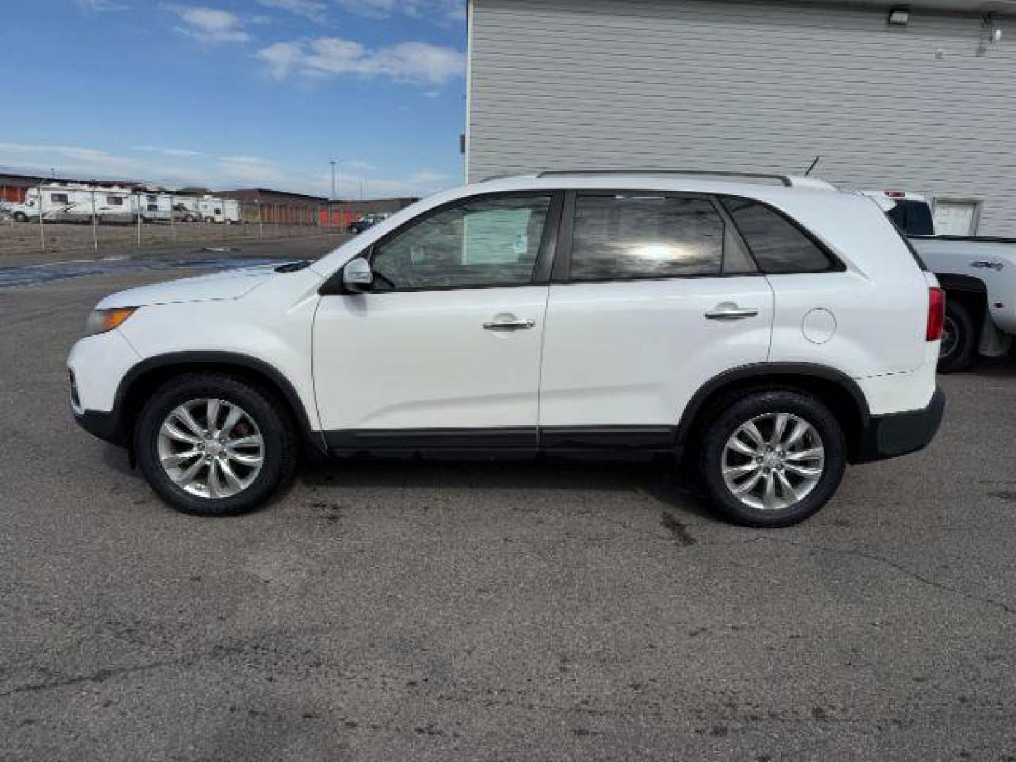 2011 Snow White Pearl /Black KIA Sorento (5XYKUDA20BG) with an 35L V-6 DOHC engine, Automatic transmission, located at 1175 N Woodruff Ave, Idaho Falls, ID, 83401, 43.506901, -111.999657 - At Timberline Auto, finding a great deal on your next vehicle is always easy! Our experienced sales staff's goal is to help find you the right vehicle at the right price! Our knowledgeable finance department has options for almost any credit score. We offer extended service contract options to prote - Photo#22