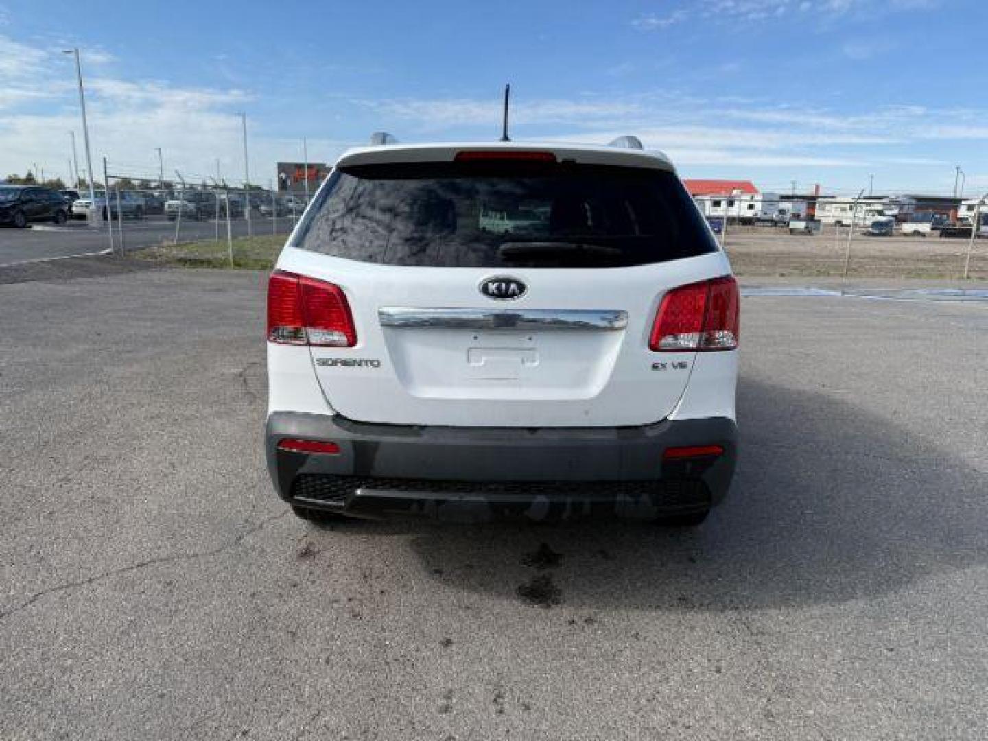 2011 Snow White Pearl /Black KIA Sorento (5XYKUDA20BG) with an 35L V-6 DOHC engine, Automatic transmission, located at 1175 N Woodruff Ave, Idaho Falls, ID, 83401, 43.506901, -111.999657 - At Timberline Auto, finding a great deal on your next vehicle is always easy! Our experienced sales staff's goal is to help find you the right vehicle at the right price! Our knowledgeable finance department has options for almost any credit score. We offer extended service contract options to prote - Photo#24