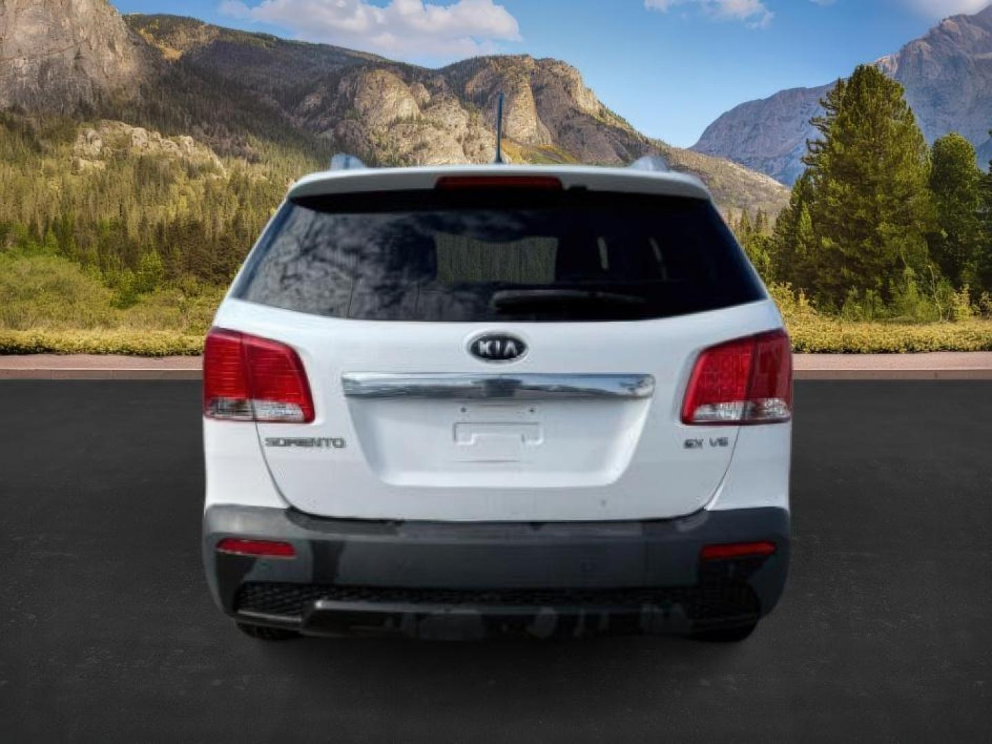 2011 Snow White Pearl /Black KIA Sorento (5XYKUDA20BG) with an 35L V-6 DOHC engine, Automatic transmission, located at 1175 N Woodruff Ave, Idaho Falls, ID, 83401, 43.506901, -111.999657 - At Timberline Auto, finding a great deal on your next vehicle is always easy! Our experienced sales staff's goal is to help find you the right vehicle at the right price! Our knowledgeable finance department has options for almost any credit score. We offer extended service contract options to prote - Photo#3
