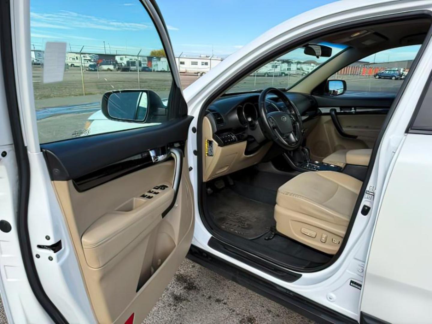 2011 Snow White Pearl /Black KIA Sorento (5XYKUDA20BG) with an 35L V-6 DOHC engine, Automatic transmission, located at 1175 N Woodruff Ave, Idaho Falls, ID, 83401, 43.506901, -111.999657 - At Timberline Auto, finding a great deal on your next vehicle is always easy! Our experienced sales staff's goal is to help find you the right vehicle at the right price! Our knowledgeable finance department has options for almost any credit score. We offer extended service contract options to prote - Photo#10
